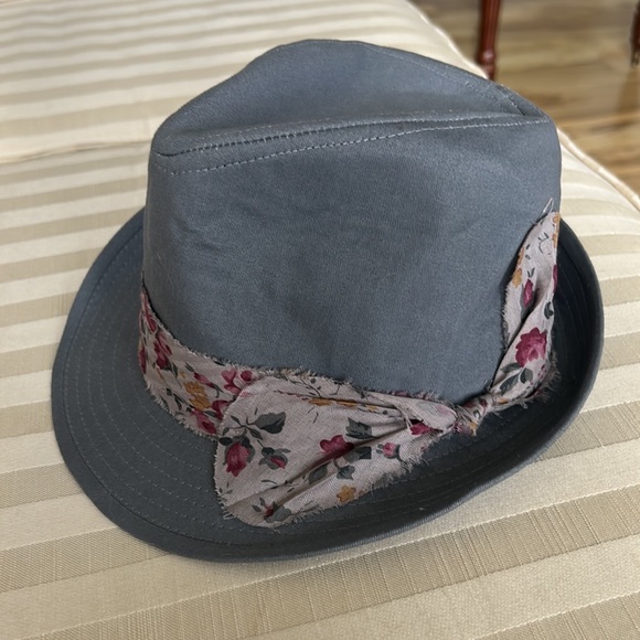 Hat - Picture 2 of 4